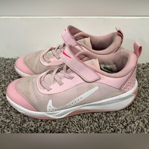 Nike Big Kids Light Pink and White Sneakers Size 2Y